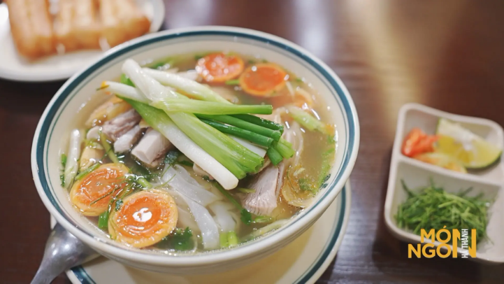 Phở gà phố Vạn Phúc lưu giữ hương vị Hà Thành